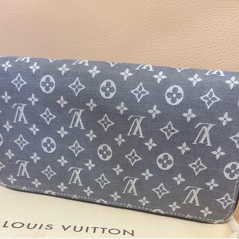 Louis Vuitton Monogram Idylle Zippy Wallet
